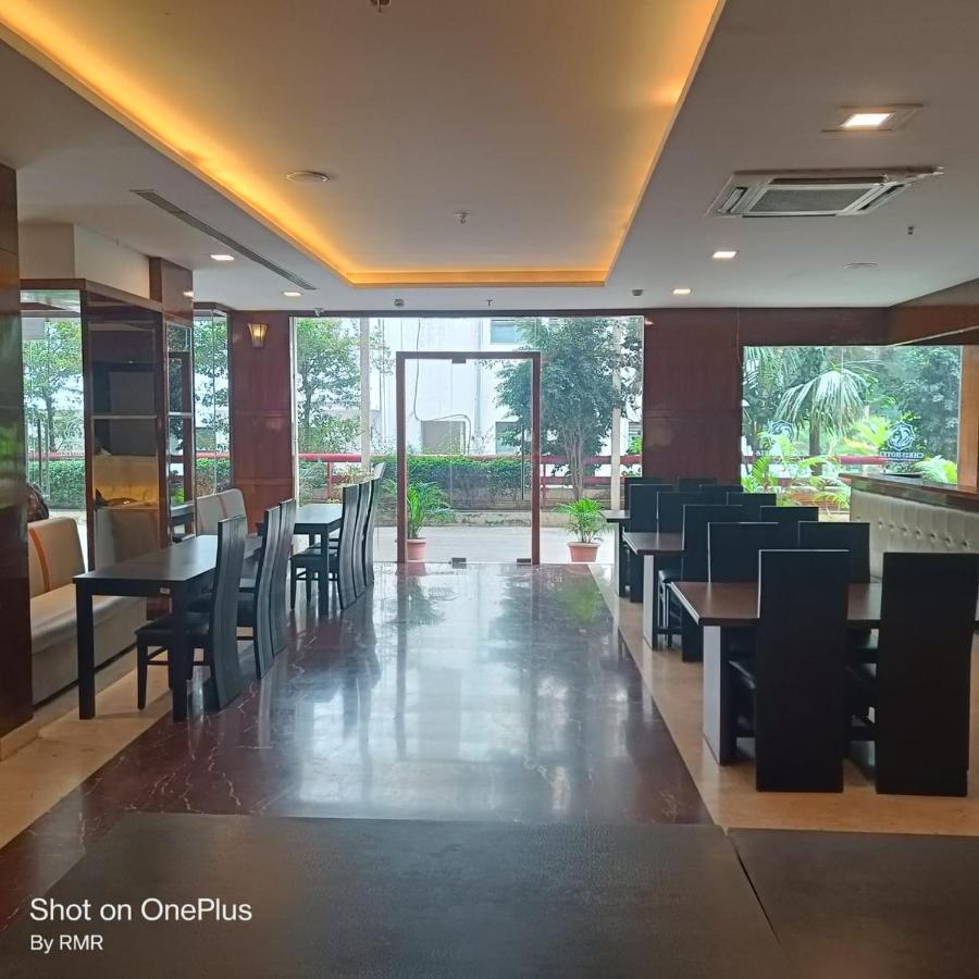 Astra Hotels & Suites Whitefield Near To Nallurahalli Metro Station And Ktpo Bangalore Extérieur photo