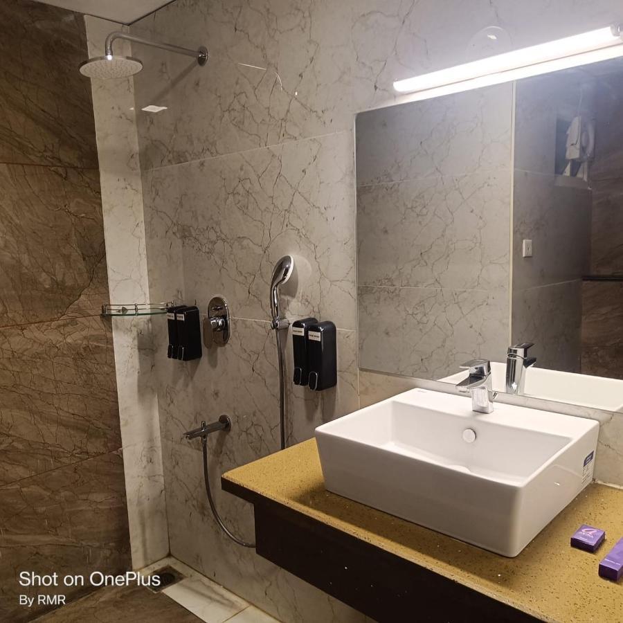 Astra Hotels & Suites Whitefield Near To Nallurahalli Metro Station And Ktpo Bangalore Extérieur photo
