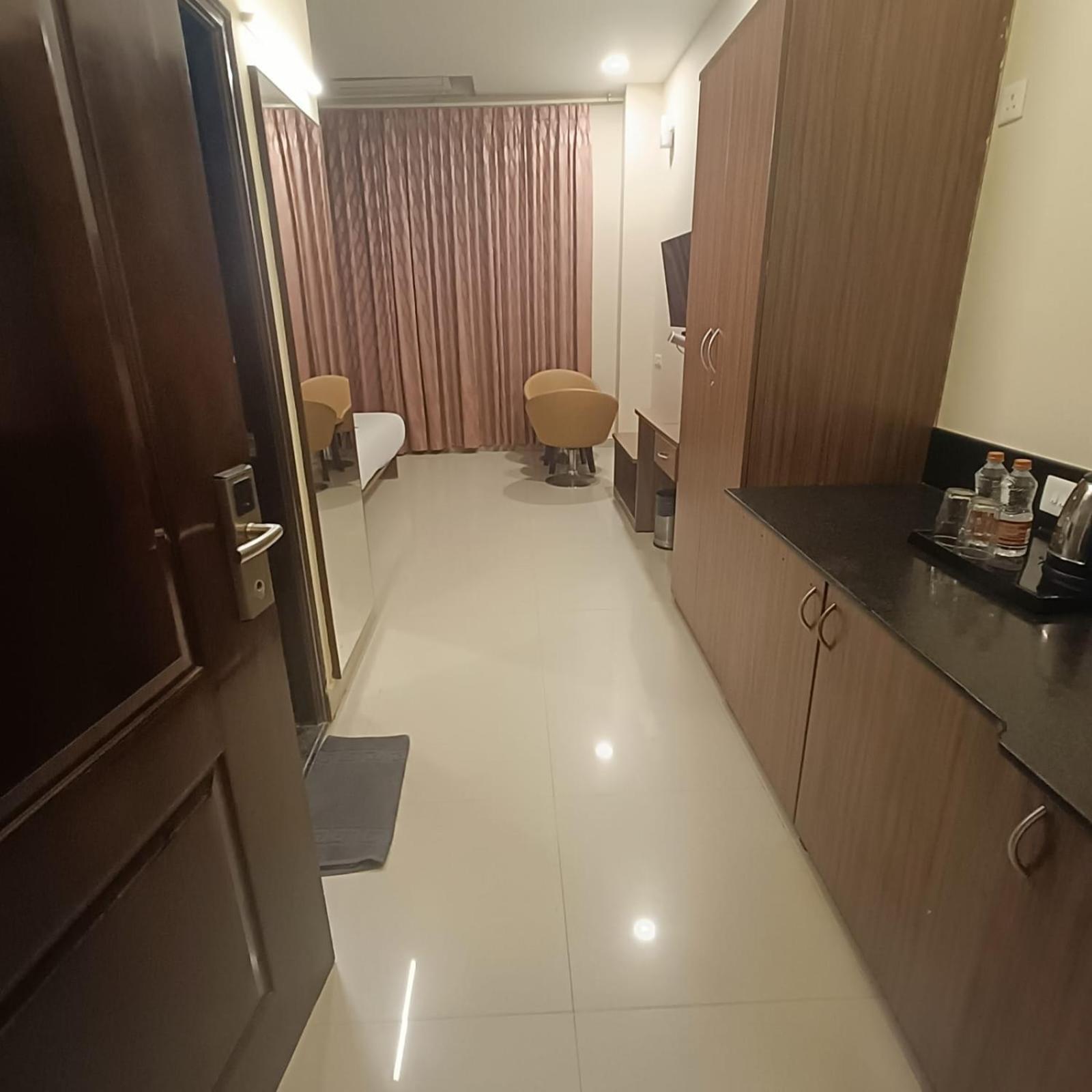 Astra Hotels & Suites Whitefield Near To Nallurahalli Metro Station And Ktpo Bangalore Extérieur photo