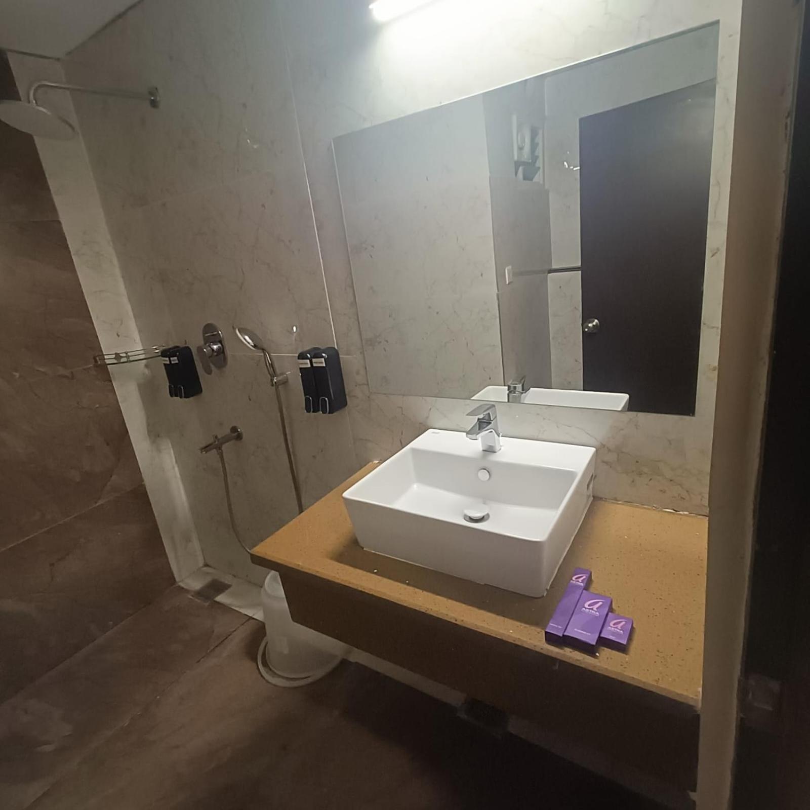 Astra Hotels & Suites Whitefield Near To Nallurahalli Metro Station And Ktpo Bangalore Extérieur photo