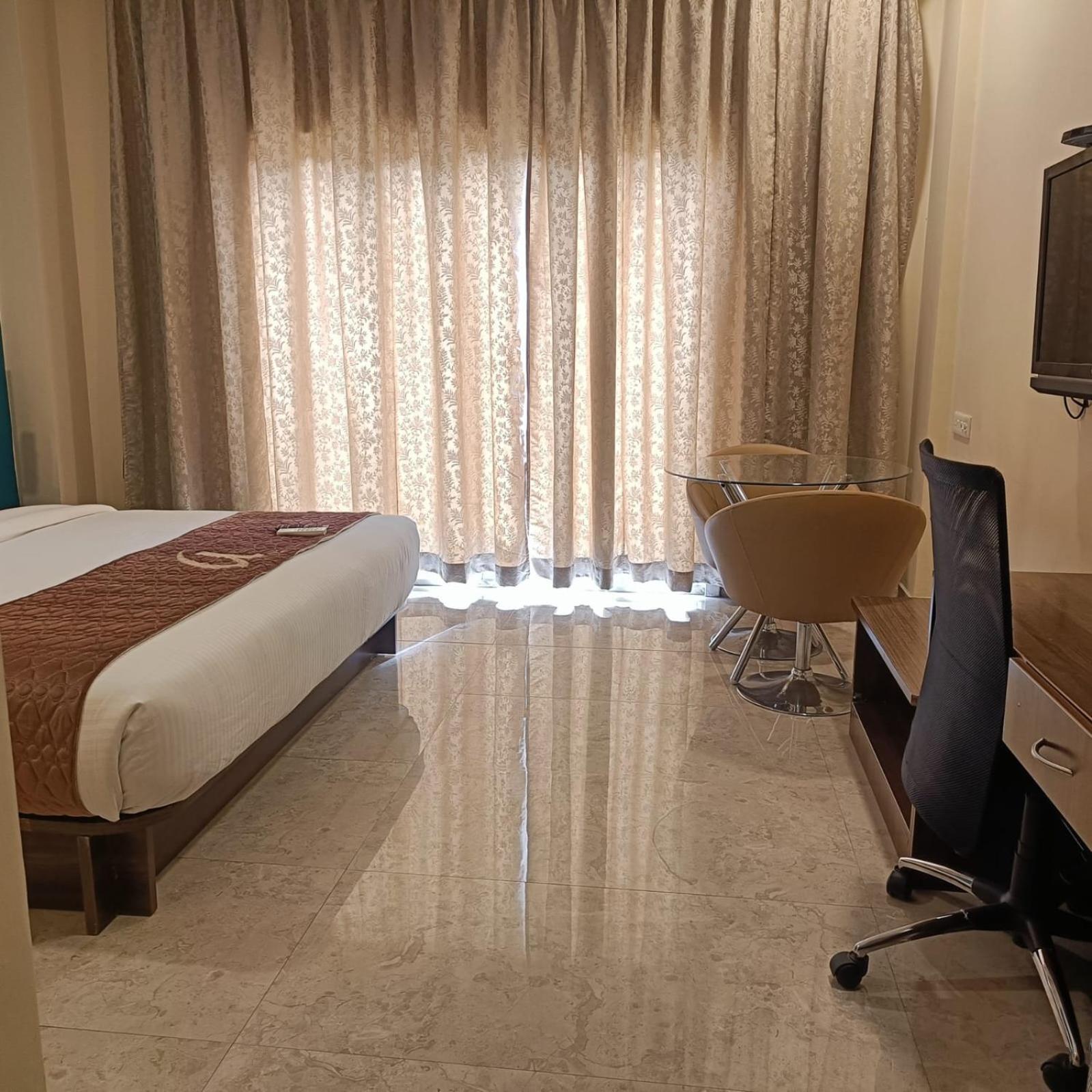 Astra Hotels & Suites Whitefield Near To Nallurahalli Metro Station And Ktpo Bangalore Extérieur photo